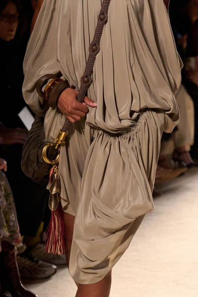 Look 15